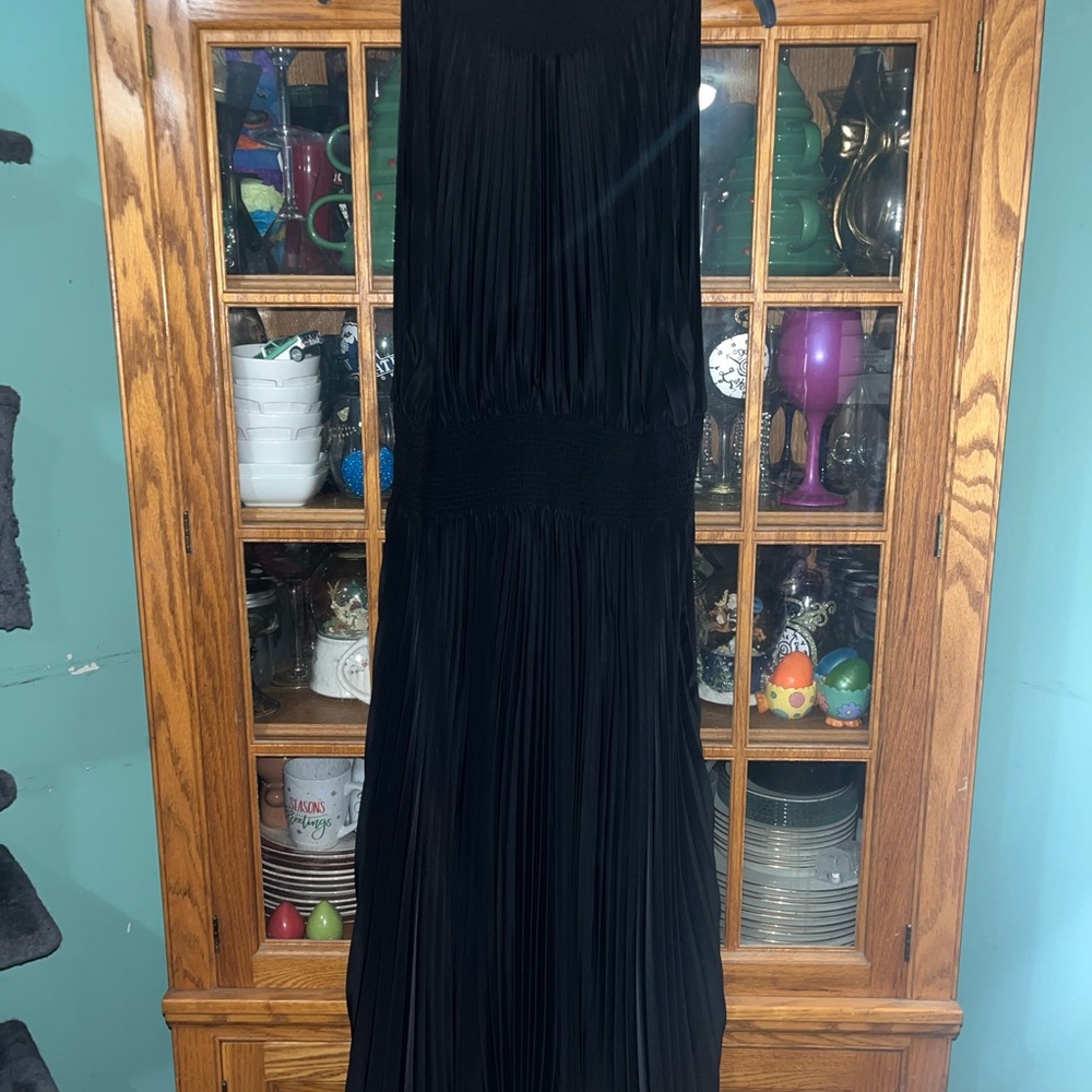 Elegant Black Pleated Maxi Dress